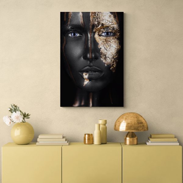 portret crne djevojke sa zlatnom šminkom (kopiraj)